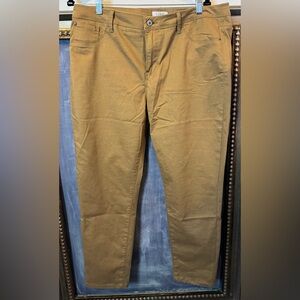 Women’s Curve Appeal Tan Pants